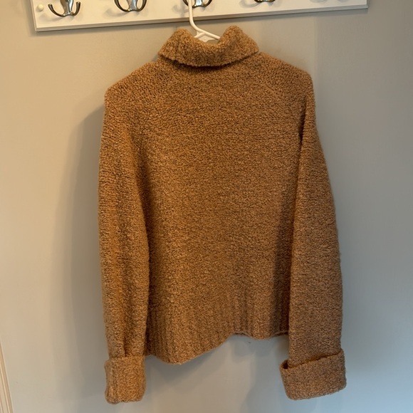 Camel Boucle Theo Turtleneck Size XS Unworn and Unwashed (Tag not attached) - Picture 2 of 8